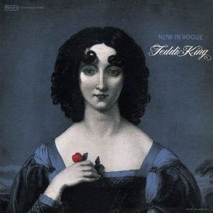 CD発売日2020/5/22詳しい納期他、ご注文時はご利用案内・返品のページをご確認くださいジャンルジャズ・フュージョン海外ジャズ　アーティストテディ・キング（vo）ビリー・テイラー（p）ミルト・ヒントン（b）ボブ・ブルックマイヤー（tb）ソル・シュリンガー（bs）ジーン・クイル（as）オシー・ジョンソン（ds）ジミー・ジョーンズ（p）収録時間組枚数2関連キーワード：MZCB-1416/7商品説明テディ・キング（vo） / ナウ・イン・ヴォーグ 〜ストーリーヴィル・イヤーズオリジナルデザイン紙ジャケット／録音年：1955年、1954年、1953年※こちらの商品はインディーズ盤にて流通量が少なく、手配できなくなる事がございます。欠品の場合は分かり次第ご連絡致しますので、予めご了承下さい。関連キーワードテディ・キング（vo） ビリー・テイラー（p） ミルト・ヒントン（b） ボブ・ブルックマイヤー（tb） ソル・シュリンガー（bs） ジーン・クイル（as） オシー・ジョンソン（ds） ジミー・ジョーンズ（p） 商品スペック 種別 CD JAN 4524505345061 製作年 2020 販売元 ラッツパック・レコード登録日2020/05/08