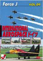 DVD発売日2007/3/24詳しい納期他、ご注文時はご利用案内・返品のページをご確認くださいジャンル趣味・教養ミリタリー　監督出演収録時間44分組枚数1商品説明Force J DVDシリーズ9 エア ショーVOL.9 ILA ドイツ02 02年5月シューエンフェルト空港上質なエアショーを紹介する｢Force J DVD｣シリーズ第9弾。本作は、2002年5月にドイツのシューエンフェルト空港で行われたトレードショーの模様を収録。C-17グローブマスター、ベリエフBe-200、トルネードほか、多数の機種が飛行を披露する。商品スペック 種別 DVD JAN 4994220510189 画面サイズ スタンダード カラー カラー 製作年 2007 製作国 日本 音声 日本語ドルビー（ステレオ）　　　 販売元 アドメディア登録日2007/02/08