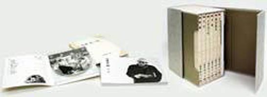 DVD発売日2003/11/22詳しい納期他、ご注文時はご利用案内・返品のページをご確認くださいジャンル邦画ドラマ全般　監督小津安二郎出演阪本武大日方伝笠智衆飯田蝶子栗島すみ子収録時間887分組枚数6商品説明小津安二郎 第三集 DVD-BOX本作は、小津安二郎監督の生誕100年を記念してリリースされたDVD-BOX。この第三集には、「戸田家の兄妹」「父ありき」など小津監督の中期10作品を収録し、小津作品に関する貴重な映像を収録した特典DISCと特製ブックレットを封入している。なお今回の初DVD化に当たっては、当時の制作スタッフらがオリジナルの雰囲気を損なわないよう最新のデジタル技術を駆使して修復し、公開時の映像を高いレベルで再現している。戦前・戦後を通して日本映画の黄金時代を代表する監督であり、数々の不朽の名作を生み出した名匠・小津安二郎監督。ローアングルの正面から撮る撮影技法、いわゆる“小津スタイル“を確立し、下町情緒溢れる風景の中、小市民の悲哀や親子の触れ合いをしみじみと描いた作品は、国内はもとより海外でも高く評価され、ヴィム・ヴェンダース、ジム・ジャームッシュ、アキ・カウリスマキ、ホウ・シャオシェンを始めとする世界中の映像作家に大きな影響を与えている。封入特典特製ブックレット／ピクチャーレーベル／特典ディスク＜まほろば＞特典ディスク内容小津と語る・生誕百年版／インタビュー集／小津の風景〜列車・車関連商品小津安二郎監督作品商品スペック 種別 DVD JAN 4988105027237 画面サイズ スタンダード カラー モノクロ 製作年 1948 製作国 日本 字幕 日本語 販売元 松竹登録日2004/06/01