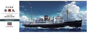 1:350 ニッポンユウセン ヒカワマル艦船プラモデル発売日2026/8/18詳しい納期他、ご注文時はご利用案内・返品のページをご確認ください関連キーワード1/350艦船シリーズハセガワ艦船モデル貨客船(1/350)関連キーワード：スケールプラモデル スケールモデル 艦船模型 模型商品説明1/350 日本郵船 氷川丸 Z28 組み立て式プラモデルプラモデル【数量限定商品】商品特徴商品解説：氷川丸は日本郵船が1930年に竣工させた貨客船です。姉妹船として日枝丸、平安丸があります。氷川丸は北太平洋航路（シアトル航路）で運航されました。サービスの良さは、外国人乗客からも評価されるほどで、チャーリー・チャップリンなどの、著名人も乗船しました。しかし、太平洋戦争が始まる直前の、1941年10月には、在外邦人の引揚船として逓信省に徴用され、その後、 海軍に徴用されて病院船となりました。終戦まで、沈没を免れており、戦後、1950年には、 再び日本郵船の国際航路に復帰し、1960年に引退するまで、 北太平洋航路で運航されました。キットは、戦前の日本郵船所属時代を完全新金型で再現します。船体は内部に桁を挟み込むことにより、確実な組立と強度を実現。客室まわりにつきましては、開口部などから見える外観部分は、しっかりと作り込んでいます。甲板は水はけを良くするために湾曲させている 断面形状（キャンバー）も正確に再現。船橋の窓や、探照灯は透明部品をセット。 展示用スタンドが付属。貨客船の特徴の一つとも言える、 多数のクレーン（デリック）と、そのウインチも 精密にパーツ化しています。戦艦や空母とは全く異なるパーツ構成と存在感をお楽しみいただけます。現在は、「日本郵船氷川丸」として、横浜の山下公園に係留されており、見学（有料）が可能です。事前に実船で予習してから組み立てると、いろいろな発見ができて楽しさ倍増です！封入特典歴史解説書（ モノクロ A4サイズ）「カラー塗装図/主要張線参考図」（模型原寸大）製品仕様日本郵船の貨客船（戦前時代を再現）シアトル航路に就航（戦前は1930年?41年まで）カテゴリー：プラスチックモデル仕様：1/350スケールプラモデルパーツ数 … 368模型全長 … 466.5mm模型全幅 … 57.5mm関連商品ハセガワ 1/350ウォーターラインシリーズプラモデルパーツ一覧プラモデルツール（工具）一覧商品スペック 種別 グッズ 艦船プラモデル JAN 4967834400283登録日2024/10/11