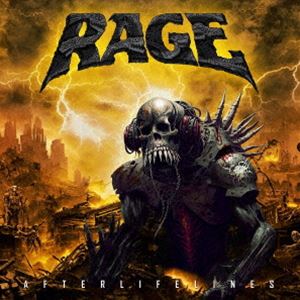 レイジ アフターライフラインズCD発売日2024/3/29詳しい納期他、ご注文時はご利用案内・返品のページをご確認くださいジャンル洋楽ハードロック/ヘヴィメタル　アーティストレイジ収録時間108分13秒組枚数3関連キーワード：GQCS-91432/4商品説明レイジ / アフターライフラインズ（初回生産限定盤／来日記念盤／2CD＋DVD）アフターライフラインズジャーマン・メタルの重鎮レイジが、再びトリオ体制に戻って放つ、結成40周年を記念したダブル・アルバム！疾走する楽曲、哀愁のメロディ、フル・オーケストラ。Rageの世界を心ゆくまで楽しめる超大作！　（C）RS結成40周年記念／初回生産限定盤／来日記念盤／2CD＋DVD／ボーナストラック収録／映像特典収録／オリジナル発売日：2024年3月29日／同時発売通常盤はGQCS-91430封入特典歌詞対訳付／日本語解説書関連キーワードレイジ 収録曲目101.イン・ザ・ビギニンング(1:31)02.エンド・オブ・イリュージョンズ(3:48)03.アンダー・ア・ブラック・クラウン(4:00)04.アフターライフ(3:45)05.デッド・マンズ・アイズ(3:24)06.モータル(4:04)07.トキシック・ウェイヴズ(3:36)08.ウォーターウォー(3:42)09.ジャスティス・ウィル・ビー・マイン(4:35)10.シャドウ・ワールド(3:22)11.ライフ・アマング・ザ・ルーインズ(4:08)12.ハイアー・ザン・ザ・スカイ （ライヴ・フロム・ザ・ケイヴ） ≪来日記念盤限定ボーナストラック≫(6:11)201.コールド・ディザイア(3:59)02.ルート・オブ・アワー・イーヴル(4:02)03.カース・ザ・ナイト(3:34)04.ワン・ワールド(4:24)05.イッツ・オール・トゥー・マッチ(5:11)06.ダイング・トゥ・リヴ(4:51)07.ザ・フラッド(3:56)08.ライフラインズ(9:54)09.インタールード(2:43)10.イン・ジ・エンド(3:23)301.アンダー・ア・ブラック・クラウン （MV）02.ダイング・トゥ・リヴ （MV）03.ハイアー・ザン・ザ・スカイ （ライヴ・フロム・ザ・ケイヴ）商品スペック 種別 CD JAN 4582546599355 製作年 2023 販売元 ソニー・ミュージックソリューションズ登録日2023/12/19