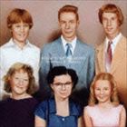 ソイルアンドピンプセッションズ ブラザーズ アンド シスターズCD発売日2014/9/3詳しい納期他、ご注文時はご利用案内・返品のページをご確認くださいジャンルジャズ・フュージョン国内ジャズ　アーティストSOIL＆“PIMP”SESSIONS社長元晴タブゾンビ丈青秋田ゴールドマンみどりん収録時間54分24秒組枚数1商品説明SOIL＆“PIMP”SESSIONS / Brothers ＆ Sisters（通常盤）ブラザーズ アンド シスターズ2004年にアルバム「PIMPIN’」でメジャーデビュー以降、圧倒的なライブパフォーマンスで飛躍的にその名を広め、海外でも数々の大型フェスティバルに出演するなど確かな足跡を残し続けているジャズバンド、SOIL＆“PIMP”SESSIONS（そいるあんどぴんぷせっしょんず）。そんな彼らの原点回帰、インプロ精神に根ざしたアグレッシブなインスト楽曲に再び焦点を当てた、新たなディケイドとなる2014年アルバムがついに完成。ロックやパンクを取り入れたオリジナルジャズの集大成的作品であり、日本が世界に誇るSOIL＆“PIMP”SESSIONS渾身の1枚。通常盤／オリジナル発売日：2014年9月3日／同時発売初回限定商品はVIZL-709封入特典歌詞付関連キーワードSOIL＆“PIMP”SESSIONS 社長 元晴 タブゾンビ 丈青 秋田ゴールドマン みどりん 収録曲目101.Love Immediately(5:50)02.Apple Gravitate Toward Core of Star(3:20)03.表nothin’ 裏girl(2:45)04.Black Tie(5:11)05.Roots of Soil(4:59)06.Sonido Del Mar(6:08)07.Shout!!(4:00)08.I Wanna Love You(4:01)09.Danger(4:28)10.Red Sky(4:05)11.Two Naked(2:30)12.Spartacus Love Theme(7:03)関連商品SOIL＆“PIMP”SESSIONS CD商品スペック 種別 CD JAN 4988002677405 製作年 2014 販売元 ビクターエンタテインメント登録日2014/08/04