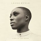 SING TO THE MOONCD発売日2013/3/12詳しい納期他、ご注文時はご利用案内・返品のページをご確認くださいジャンル洋楽ソウル/R&B　アーティストローラ・マヴーラLAURA MVULA収録時間組枚数商品説明LAURA MVULA / SING TO THE MOONローラ・マヴーラ / シング・トゥ・ザ・ムーン“Nina Simone sings Beach Boys”2013年 UK音楽シーン最大の注目株 ローラ・マヴーラ!力強くも幻想的 芯のある歌声が重なり合って誘う、全く新しい音楽の世界ローラ・マヴーラは、イギリス・バーミンガム出身、現在26歳のシンガー・ソングライター。毎年、世界に羽ばたくアーティストを選出することで注目されているUKの“BBC Sound of2013”で4位となり、またアデルやフローレンス＆ザ・マシーン、ジェシー・J、エミリー・サンデーなども受賞してその後のブレイクへとつながった英・BRIT AWARDSの「Critics’ Choice」にもノミネートされたことで、一躍世界の音楽ファンから注目を集めている存在だ。デビューアルバムとなる今作は、ルーマーを世に送り出したことで知られるスティーヴ・ブラウンの下、ロンドンでレコーディングされた。全曲、彼女の作曲によるもの。ローラ・マヴーラ自身、「とても面白いチャレンジをこのアルバムでできていると思う。聴いてくれる人がどんな反応を見せてくれるのか楽しみでならない。」と語る。ローラ・マヴーラは、エリカ・バドゥ、シャーデー、ビョーク等の登場時にも似た、新しい音楽に触れた時の歓びを実感させてくれるアーティストだ。ぜひ聴いて、体感してほしい。収録内容1. Like The Morning Dew2. Make Me Lovely3. Green Garden4. Can’t Live With The World5. Is There Anybody Out There?6. Father Father7. That’s Alright8. She9. I Don’t Know What The Weather Will Be10. Sing To The Moon11. Flying Without You12. Diamonds関連キーワードローラ・マヴーラ LAURA MVULA 関連商品ローラ・マヴーラ CD商品スペック 種別 CD 【輸入盤】 JAN 0887654217523登録日2013/02/14