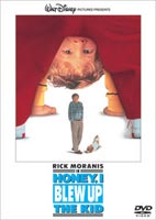 DVD発売日2006/7/26詳しい納期他、ご注文時はご利用案内・返品のページをご確認くださいジャンル洋画ファミリー　監督ランダル・クレイザー出演リック・モラニスマット・フルーワーマーシャ・ストラスマンロバート・オリヴェリロイド・ブリッジス収録時間89分組枚数1商品説明ジャイアントベビー／ミクロキッズ2うっかり博士サリンスキーの珍発明で、34mの巨体になってしまった2歳の赤ちゃんが巻き起こす騒動を描いたパニック・ファンタジー作品。リック・モラニス、エミー・オニールほか出演。ミクロ騒ぎから3年。懲りないサリンスキー・パパ（リック・モラニス）は、相変わらずヘンな研究に没頭中。ある日、子供たちを連れて研究所へ出かけたパパは、誤って2才半の息子アダムに、研究中の電磁物体拡大機の特殊光線をめいっぱい浴びせてしまう。帰宅すると、アダムの体にみるみる異変が！？その体は強力な電気を吸収するたびに膨張し続け、ついに30mを越すモンスター赤ちゃんが出現！やがて強力な電気を求めてラスベガスに現れた”怪物アダム”。その圧倒的破壊力に人々は大パニック。その時、ママが我が身の危険も顧みず、事態解決に乗り出した…。封入特典ピクチャー・ディスク特典映像映像特典収録商品スペック 種別 DVD JAN 4959241942524 製作年 1992 製作国 アメリカ 字幕 日本語 英語 音声 英語DD（5.1ch）　日本語DD（ドルビー）　　 販売元 ウォルト・ディズニー・ジャパン登録日2005/06/16