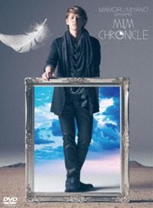 DVD発売日2014/7/23詳しい納期他、ご注文時はご利用案内・返品のページをご確認くださいジャンル音楽Jポップ　監督出演宮野真守収録時間94分組枚数2商品説明宮野真守／MAMORU MIYANO presents M＆M CHRONICLEミュージカル『テニスの王子様』やアニメ『DEATH NOTE』の夜神月役など俳優・声優として活躍する傍ら、出演アニメのキャラクターソングで歌手としての実力も発揮し、2008年にシングル「Discovery」でメジャーデビューを果たした、宮野真守。そんな宮野真守の音楽の軌跡を映像で振り返る、まさに“ベストアルバム”的ミュージックビデオ集が完成。デビュー曲「Discovery」から「NEW ORDER」までのシングル10曲と、アルバムリードトラック4曲に加え、ファンからのリクエストによって決定した新作MV1曲の全15曲のMVを収録。さらに、これまでライブでのみ発表されてきたリミックス音源を初CD化して封入。収録内容Discovery／…君へ／BE／J☆S／REFRAIN／WONDER LOVE／ヒカリ、ヒカル／オルフェ／DREAM FIGHTER／EGOISTIC／ULTRA FLY／カノン／Identity／NEW ORDER／passage，封入特典スペシャルパッケージ／BOX仕様（以上2点、初回生産分のみ特典）／特典CD：リミックスミニアルバム「M＆M REMIX」特典映像テレビスポット集／メイキング映像関連商品宮野真守映像（Live)作品商品スペック 種別 DVD JAN 4988003826529 カラー カラー 製作国 日本 音声 リニアPCM（ステレオ）　　　 販売元 キングレコード登録日2014/05/20