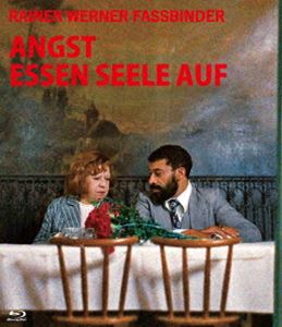 フアンハタマシイヲクイツクスBlu-ray発売日2024/2/9詳しい納期他、ご注文時はご利用案内・返品のページをご確認くださいジャンル洋画ドラマ全般　監督ライナー・ヴェルナー・ファスビンダー出演ブリギッテ・ミラエル・ヘディ・ベン・サレムバルバラ・ヴァレンティンイルム・ヘルマンエルマ・カルロヴァアニータ・ブーハー収録時間93分組枚数1関連キーワード：ブリギッテミラ商品説明不安は魂を食いつくす Blu-rayフアンハタマシイヲクイツクス60歳を過ぎた白人女性エミは、ある夜、雨宿りに入ったバーでモロッコ人のアリに出会う。二人は一緒に暮らすようになるが、アラブ系外国人に対する偏見は強く、周囲から理解を得られなかったが二人は結婚。やがて周囲から受け入れられるようになるが、エミとアリの間には溝ができ、アリは家を出て、若い女の部屋へ向かう。エミがアリを探して仕事場に行くと、アリの前で同僚たちはエミをからかい、笑うのだった…。／第27回（1974年）カンヌ国際映画祭 国際批評家連盟賞〈ライナー・ヴェルナー・ファスビンダー〉、エキュメニカル審査員賞封入特典解説リーフレット／ポストカード関連商品2023年公開の洋画商品スペック 種別 Blu-ray JAN 4571519923549 カラー カラー 製作年 1974 製作国 西ドイツ 字幕 日本語 音声 独語リニアPCM（5.1ch）　　　 販売元 TCエンタテインメント登録日2023/11/15