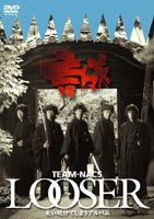 DVD発売日2004/12/24詳しい納期他、ご注文時はご利用案内・返品のページをご確認くださいジャンル趣味・教養舞台／歌劇　監督出演大泉洋森崎博之安田顕佐藤重幸収録時間組枚数2商品説明TEAM NACS／LOOSER 失い続けてしまうアルバム北海道で絶大な支持を集める人気演劇ユニット、TEAM-NACS。森崎博之、安田顕、佐藤重幸、大泉洋、音尾琢真の5人で構成され、すべてのメンバーが北海道を拠点にテレビやラジオ、雑誌、映画などで幅広く活躍。特に大泉洋は北海道テレビ放送の「水曜どうでしょう」に出演、道内で知らぬ人はいないというほど大ブレイクし、その後も音楽活動や声優業など、次々と活躍の場を広げた。本作はそんな彼らの第10回公演をDVD化。新撰組をモチーフにしたオリジナル・ストーリーで、メンバー全員がひとり何役もこなし、パワフルな舞台を繰り広げる。北海道以外で初の公演となった東京、池袋サンシャイン劇場でのチケットは発売後5分で完売、当日券を求め300メートルもの行列を作った。本作には撮り下ろし特別映像（120分）やTVスポットが収められた特典DISCが付き、ファン必携のアイテムとなっている。平凡な日常を生きる平凡な男、佐藤重幸。そんな彼に、突然非日常がやって来た。ある怪しげな男から手渡された、タイムトリップの薬。過去へと誘う白い薬、そして未来へと誘う黒い薬。そして佐藤が選んだのは白い薬。たどり着いたのは動乱の世、幕末時代であった…。封入特典特典ディスク特典映像メンバー5人がキャンプへGO!撮りおろし特典映像／テレビスポット関連商品TEAM NACS映像作品一覧商品スペック 種別 DVD JAN 4527427627604 画面サイズ スタンダード カラー カラー 製作国 日本 音声 DD（ステレオ）　　　 販売元 アミューズソフト登録日2004/06/01