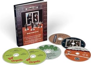 BENEFIT （50TH ANNIVERSARY ENHANCED EDITION）4CD＋2DVD発売日2021/11/12詳しい納期他、ご注文時はご利用案内・返品のページをご確認くださいジャンル洋楽ロック　アーティストジェスロ・タルJETHRO TULL収録時間組枚数商品説明JETHRO TULL / BENEFIT （50TH ANNIVERSARY ENHANCED EDITION）ジェスロ・タル / ベネフィット（50THアニバーリー・エンハンスド・エディション）ジェスロ・タルがプログレッシヴ・グループとしての方向性を決定づけたともいえる、エポックメイキングな傑作『BENEFIT』からまた新たなお宝を発掘!多数の未発表音源や未発表ライヴ映像に100ページのブックレットなど貴重なコンテンツが目一杯詰め込まれた4CD／2DVDの”50周年アニヴァーサリー・エンハンスド・エディション“。 ●1970年Fillmore at Tanglewoodライヴ・コンサート音源のスティーヴン・ウィルソンによるニュー・ステレオ・リミックス ●スティーヴン・ウイルソンによるオリジナル・アルバム2013年ステレオ・リミックスのハイレゾ音源（DTS、Dolby 5.1サラウンド、96／24 LPCM） ●UK＋USのアナログLPマス関連キーワードジェスロ・タル JETHRO TULL 商品スペック 種別 4CD＋2DVD 【輸入盤】 JAN 0190295201616登録日2021/10/15