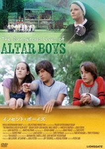 イノセントボーイズDVD発売日2025/8/6詳しい納期他、ご注文時はご利用案内・返品のページをご確認くださいジャンル洋画青春ドラマ　監督ピーター・ケア出演エミール・ハーシュキーラン・カルキンジェナ・マローンビンセント・ドノフリオジョディ・フォスター収録時間105分組枚数1関連キーワード：エミールハーシュ商品説明イノセント・ボーイズイノセントボーイズフランシス・ドイルは厳格なカトリック校に通う14歳の少年。親友ティム、ウェイド、ジョーイと共に、保守的な学校で問題を起こし校長の目の敵にされていた。フランシスは最近付き合い始めたマージーに夢中になり、また、自分たち4人のヒーローが校長を悪のボスに見立ててやっつけるコミックを描いては楽しんでいた。しかし、それが校長に見つかり、停学処分に。彼らは学校に仕返しをするため、あるイタズラを実行するが…。封入特典「3枚買ったらもれなく1枚もらえる!」キャンペーン専用応募券（期限有）（初回生産分のみ特典）特典映像特典映像関連商品2000年代洋画商品スペック 種別 DVD JAN 4988003893637 製作年 2002 製作国 アメリカ 音声 英語　日本語　　 販売元 キングレコード登録日2025/05/29