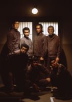 DVD発売日2011/8/26詳しい納期他、ご注文時はご利用案内・返品のページをご確認くださいジャンル邦画やくざ／マフィア映画　監督薬師寺光幸出演松田ケイジ天宮良長嶺尚子大森嘉之山田隆夫草薙幸二郎梅宮辰夫収録時間89分組枚数1商品説明塀の中の懲りない奴ら!安部譲二原作の人気シリーズを、松田ケイジ天宮良、梅宮辰夫ら豪華キャストで映像化したハード・アクション!吉岡組組員・花田慎司は、一人前のヤクザに憧れる前科持ちのチンピラ。組のために必死で資金調達に励み、自分は奈々子に食わせてもらっている始末。ある日、対立する河田組の組長を殺る鉄砲玉役を命じられた慎司は、叔父の慎介の忠告も振りきって、河田組の事務所へ向かうが…。関連商品梅宮辰夫出演作品90年代日本映画商品スペック 種別 DVD JAN 4988707569715 画面サイズ ビスタ カラー カラー 製作年 1993 製作国 日本 音声 DD　　　 販売元 ジーダス登録日2011/05/31