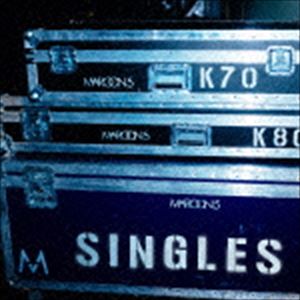 マルーンファイブ シングルスCD発売日2015/9/25詳しい納期他、ご注文時はご利用案内・返品のページをご確認くださいジャンル洋楽ロック　アーティストマルーン5収録時間51分45秒組枚数1商品説明マルーン5 / シングルス（通常価格盤）シングルスアメリカ合衆国・カリフォルニア州・ロサンゼルスで結成された6人組バンド”マルーン5”。2002年にアルバム「ソングス・アバウト・ジェーン」でメジャーデビューを果たし、このアルバムはグラミー賞最優秀新人賞を受賞するなど一気に知名度を上げる。以後、クリスティーナ・アギレラやウィズ・カリファなどのアーティストとの共演や、数多くの作品でグラミー賞をはじめとした様々な賞を受賞するなど成績を収め、今や世界から多くのファンに絶大な支持を得ている。本作は、結成から13年目にして待望の初のベスト・アルバム。これまでの大ヒット曲を完全網羅しており、「マルーン5」ファンにはたまらない作品に仕上がっている。世界同時発売作品／通常価格盤／ボーナストラック収録／初回限定低価格商品はUICS-9151封入特典解説歌詞対訳付関連キーワードマルーン5 収録曲目101.ディス・ラヴ(3:25)02.ペイフォン feat.ウィズ・カリファ(3:52)03.シー・ウィル・ビー・ラヴド(4:17)04.ワン・モア・ナイト(3:40)05.ムーヴス・ライク・ジャガー feat.クリスティーナ・アギレラ(3:22)06.ウェイク・アップ・コール(3:21)07.ミザリー(3:35)08.マップス(3:10)09.メイクス・ミー・ワンダー(3:32)10.アニマルズ(3:51)11.デイライト(3:46)12.シュガー(3:54)13.サンデイ・モーニング （日本盤ボーナス・トラック）(4:02)14.ウォント・ゴー・ホーム・ウィズアウト・ユー （日本盤ボーナス・トラック）(3:51)▼お買い得キャンペーン開催中！対象商品はコチラ！関連商品マルーン5 CD商品スペック 種別 CD JAN 4988031116753 製作年 2015 販売元 ユニバーサル ミュージック登録日2016/02/15