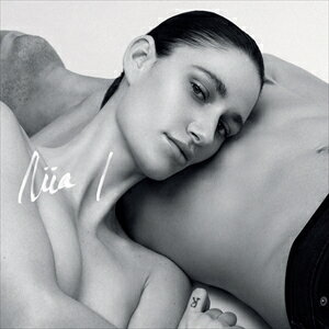 ICD発売日2017/6/2詳しい納期他、ご注文時はご利用案内・返品のページをご確認くださいジャンル洋楽ポップス　アーティストニーアNIIA収録時間組枚数商品説明NIIA / Iニーア / アイモノクロームで一層引き立つスレンダーなルックス、柔らかでシルキーなフューチャー・ジャズ・ヴォーカルとしっとりとゴージャスなプロダクションで静かに注目を集める、若き女性アーティスト、NIIA（ニーア）。2014年にリリースしたEP『GENERATION BLUE』に続く待望のフル・アルバムが、この春、アトランティックよりリリースされる。トレードマークでもあるスモーキーでシルキーなヴォーカルに、ゴージャスなオーケストレーションや、ジャジーなプロダクションが組み合わさり、そこにエレクトロやブルース、ポップスの要素が彩りを添える、未来型ジャズ・ヴォーカル・アルバムとも呼べる作品に仕上がったNIIAの『I』。タイトルが表すように、このアルバムには、今花開こうとする、スタイリッシュでジャジーな女性シンガーの今の「自分」がある。収録内容1. Prelude2. Hurt You First3. Sideline4. Nobody5. Last Night In Los Feliz6. Girl Like Me7. Day ＆ Night8. Constantly Dissatisfied9. California10. All I Need11. Mulholland12. Sideline （feat. Jazmine Sullivan）関連キーワードニーア NIIA 商品スペック 種別 CD 【輸入盤】 JAN 0075678661754登録日2017/04/11