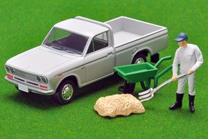 トミカリミテッドヴィンテージ LV-195c ダットサントラック 1300デラックス（白） フィギュア付き ミニカー