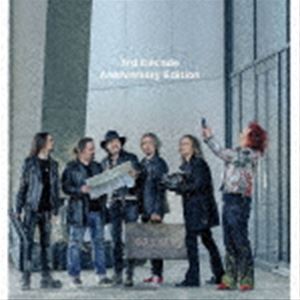 ワルタリ サード ディケイド アニバーサリー エディションCD発売日2021/11/26詳しい納期他、ご注文時はご利用案内・返品のページをご確認くださいジャンル洋楽ハードロック/ヘヴィメタル　アーティストWaltari収録時間48分16秒組枚数1商品説明Waltari / サード・ディケイド - アニヴァーサリー・エディションサード ディケイド アニバーサリー エディションクリエイターのギタリスト、サミ・ウリ・シルニヨが在籍していることで知られるフィンランドのミクスチャ・ロック・バンド、ワルタリの新作は、元ナイトウィッシュのマルコ・ヒエタラ、コルピクラーニのヨンネ・ヤルヴェラ、Lordiら豪華アーティストを迎え、過去の名曲を再録したアルバム・デビュー30周年記念特別作！　（C）RSデビュー30周年記念／オリジナル発売日：2021年11月26日封入特典歌詞対訳付／日本語解説書関連キーワードWaltari 収録曲目101.メリー・ゴー・ラウンド （feat.ユルゲン・エングラー）(4:01)02.ビロウ・ゼロ 2021 （feat.マルコ・ヒエタラ）(5:22)03.スカイライン （リミックス） （feat.ボムファンクMC’s）(2:48)04.エトゥプオレッラ （feat.エラケライセット）(3:25)05.ソー・ファイン 2021 （feat.ケヴィン・リドリー／ユース・クワイア・シッキ／n.u.k.u）(4:02)06.ステップ・アウトサイド （feat.アンジェリト）(4:26)07.イン・ザ・クレイドル 2021 （feat.ヨンネ・ヤルヴェラ／イルキ69）(3:58)08.ミスティ・マン 2021 （feat.ニキ）(4:05)09.ライツ・オン 2021 （feat.ローディ）(4:17)10.ザ・ステージ 2021 （feat.タンペレ・オール・スターズ）(5:50)11.ヘルシンキ 2021 （feat.エイプリル・アート）(5:57)商品スペック 種別 CD JAN 4582546593957 製作年 2021 販売元 ソニー・ミュージックソリューションズ登録日2021/09/27