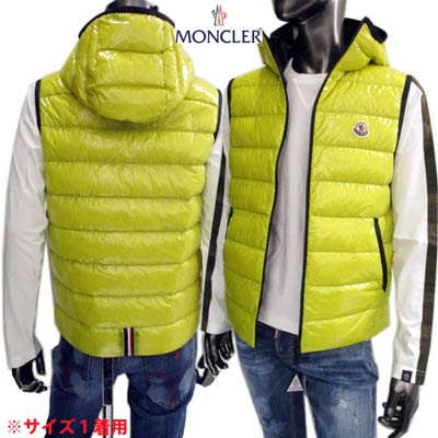 モンクレール MONCLER メンズ アウター ジャケット ダウンベスト LAPPE シレー加工(光沢)・ネック裏/裾部分トリコロールライン・ポケット縁部分ロゴ付きライトダウンベスト ライトグリーン イエロー 1A52M00 53A5T 14B (R128700) 121 春夏【送料無料】 【smtb-TK】