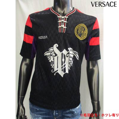 ヴェルサーチ VERSACE メンズ トップス ポロシャツ 半袖 ロゴ ※訳アリ 全体的に毛羽立ち・ほつれ有 チャイナデザイン・マルチロゴ入り半袖ポロシャツ ブラック HY27R1 27129 002 (R31800) WA【送料無料】 【smtb-TK】