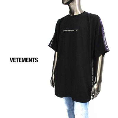 ヴェトモン VETEMENTS メンズ Tシャツ 半袖 トップス 2color フロント/バックネック/サイド部分VETEMENTSロゴ入りTシャツ ホワイト/ブラック UA52TR430W WHITE / UA52TR430B BLACK (R64900) 122 秋冬【送料無料】 【smtb-TK】