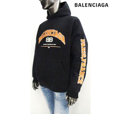 バレンシアガ BALENCIAGA メンズ トップス パーカー フーディ フロントロゴ・BBロゴ/左アーム部分ランゲージ部分ヴィンテージ風ひび割れ加工プリント入り裏起毛パーカー ブラック 674986 TLVJ2 1074 (R127600/R143000) GB221 2022年春夏新作 【送料無料】 【smtb-TK】