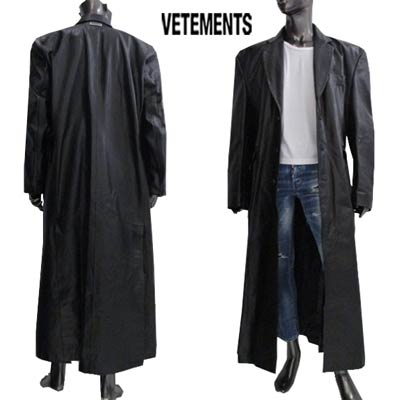 ヴェトモン VETEMENTS メンズ アウター コート ジャケット ロゴ ユニセックス可 バックネック/裏地部分VETEMENTSロゴ入りロング丈レザーコート ブラック UA53CO350B BLACK (R711700) 222 2022年秋冬新作 【送料無料】 【smtb-TK】