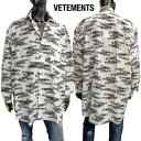 ヴェトモン VETEMENTS メンズ シャツ カジュアル 長袖 総柄ブラックスタンプロゴ入りカジュアルシャツ ホワイト UE63SH161W 1902 WHT...