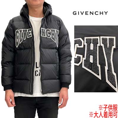 ジバンシー(GIVENCHY)子供服 キッズ ダウンジャケットフード付き大人着用可 ユニセックス可 フロントパッチロゴ/ポケット・裏地全体4Gモノグラムロゴ入りダウンジャケット 黒