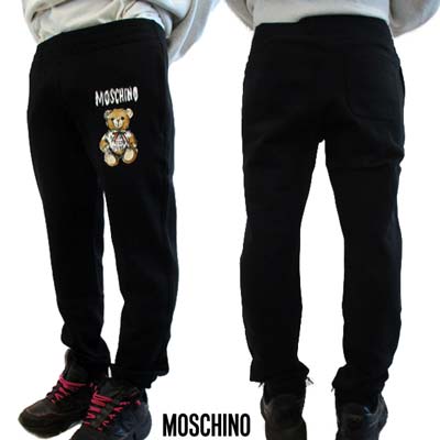 モスキーノ MOSCHINO メンズ スウェットパンツ セットアップ可(トップス別売り) グラフィティロゴ/トリコロールリボン付きテディベアプリント・サイドジップポケット付きスウェットパンツ ブラック V0341 0228 1555 (R95700) 421 2024年春夏新作  