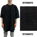 VETEMENTS ヴェトモン 半袖Tシャツ メンズ ユニセックス フロント/バックランゲージ刺繍&プリント・バックネックブランドロゴ刺繍付きショートスリーブコ...