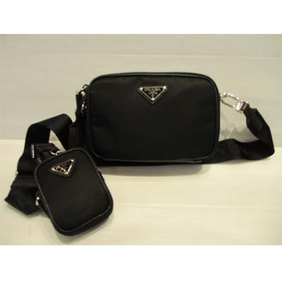 同時に店頭販売をしている為、在庫表示が反映されるタイムラグにより、商品のご注文が出来ても品切れの場合がございます。 又、お急ぎの時にはお問い合わせメールにて在庫確認の対応を致します。ギフト対応PRADA プラダショルダーバッグ 鞄 クロスボ...