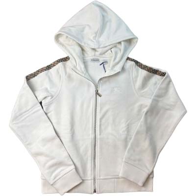 同時に店頭販売をしている為、在庫表示が反映されるタイムラグにより、商品のご注文が出来ても品切れの場合がございます。 又、お急ぎの時にはお問い合わせメールにて在庫確認の対応を致します。ギフト対応BURBERRY バーバリージップアップパーカー キッズ 男女兼用 バーバリーチェックライン 馬上の騎士ロゴ コットン ホワイト8111903 148165 A1464 (R50600) ブランドBURBERRY バーバリーシーズン商品説明仕様バーバリーのキッズモデルジップアップパーカー。男の子女の子どちらにも対応。両袖にはアイコニックなバーバリーチェック(ノヴァチェック)ラインを配し、シンプルなホワイトボディに映えるアクセントをプラス。さらに左胸には馬上の騎士ロゴ刺繍をあしらい、さりげなくブランドらしさを演出。素材にはコットン100%を使用し、柔らかく快適な着心地を実現。フロントはジップアップ仕様で着脱しやすく、袖口と裾はリブ仕上げによりフィット感のあるシルエットに。両サイドにはポケットを備え、実用性にも優れているブランドを象徴するディテールを取り入れた上品なデザインが魅力の一着です。・両袖にノヴァチェックライン・左胸に馬上の騎士ロゴ・綿100%・ジップアップ・袖口と裾はリブ仕上げ・男女兼用・大人着用可(※採寸をご確認ください)素材コットン 100%サイズガイド●生産国ベトナム ●サイズ：身幅/袖丈/肩幅/着丈 12:44cm/61cm/34cm/50cm 13: 14:47cm/67cm/35cm/56cm ※平置き実寸のため、多少の誤差は御了承願います。 サイズに関するお問合せはコチラご注意・同時に店頭販売をしている為、在庫表示が反映されるタイムラグにより、商品のご注文が出来ても品切れの場合がございます。・お急ぎの時にはお電話・お問い合わせメールにて在庫確認の対応を致します。・お使いのモニターによっては色が違って見えることがあります。 COLOG621