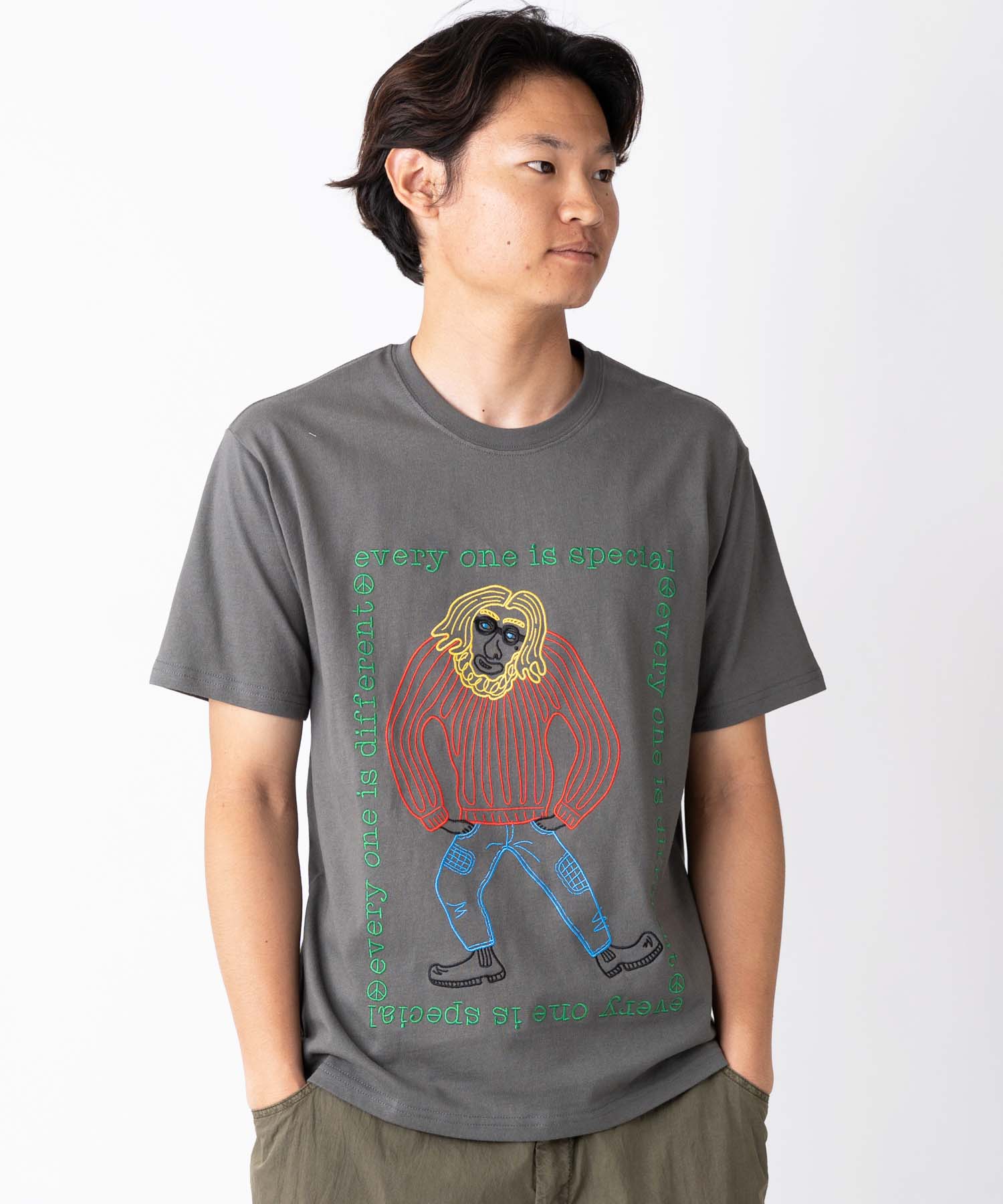 Rakuten - gym master 公式 7.4oz every one is special 刺繍Tee｜Tシャツ カットソー トップス 夏服 春夏 メンズ レディース 半袖 部屋着 刺繍 おじさん かわいい おもしろい かっこいい おしゃれ 刺繍Tシャツ カジュアル グレー 黒 白 ブランド カラフル ｜G721703 ジムマスター
