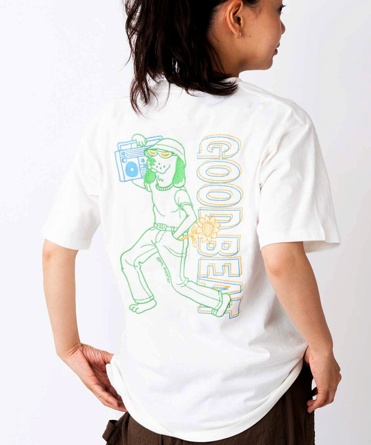 gym master 公式 7.4oz GOOD BEAT 刺繍Tee｜Tシャツ カットソー トップス 夏服 春夏 メンズ レディース 半袖 部屋着 刺繍 犬 いぬ イヌ dog ラジカセ DJ かわいい おもしろい かっこいい おしゃれ 刺繍Tシャツ カジュアル グレー 黒 白 ベージュ｜G721705 ジムマスター