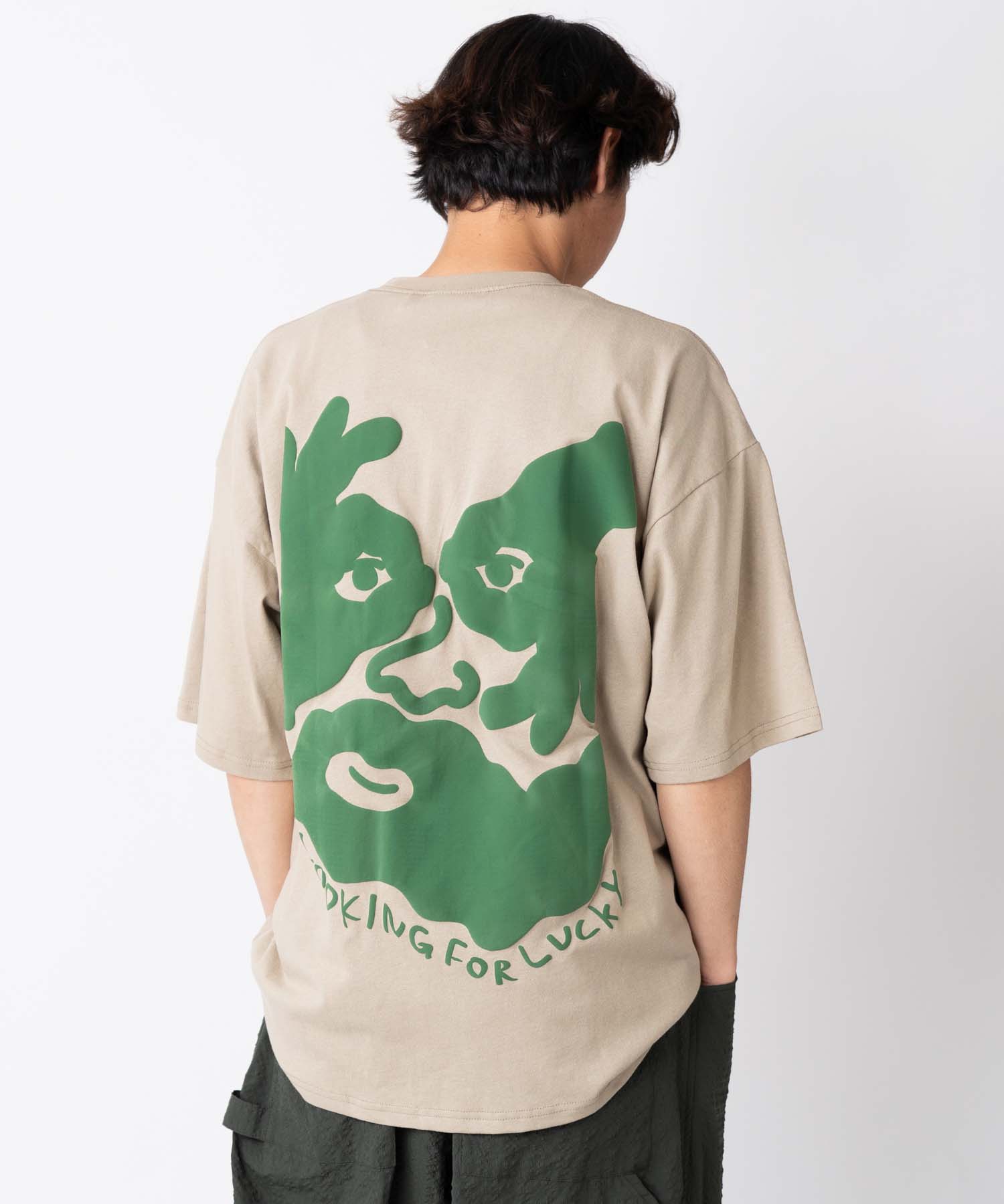 Rakuten - gym master 公式 7.4oz LOOKING FOR LUCKY ビッグTee｜メンズ レディース ユニセックス 丸首 クルーネック 半袖Tシャツ 部屋着 プリントT カジュアル かっこいい かわいい おしゃれ 大きめ 大きいサイズ 体型カバー ゆったり 春夏 夏服 ブランド｜G721708 ジムマスター