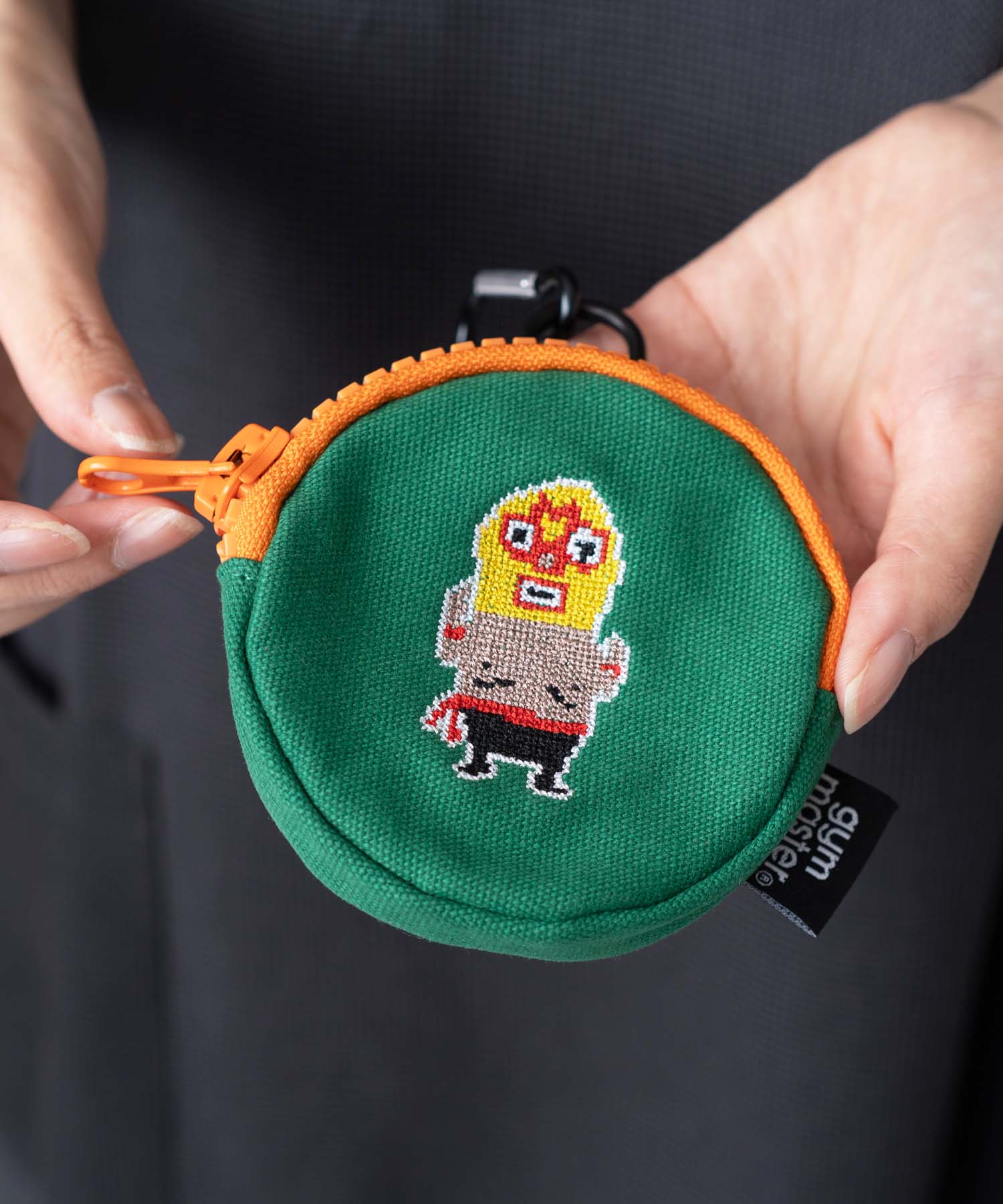 F, H, W - gym master 公式 レスラードット絵刺繍コインケース｜ 覆面レスラー プロレス マスクマン ウォレット ポーチ 小物入れ 小銭入れ 小物ケース 飴ちゃんケース ルチャリブレ ルチャドール ルチャドーラ かわいい かっこいい おもしろい おもちゃ 緑 紺｜G721797 ジムマスター