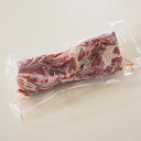 【内容(量)】イベリコ豚（LEGADO) 肩ロース 約1.5kG 約1.5kg/pac 【原材料(産地)】豚肉（スペイン） 【賞味期限】冷凍保存で2年 【注意点】お届けする商品の重量は多少前後する場合がありますので予めご了承下さい。イベリコ豚とはイベリア種もしくはイベリア種とデュロック種をかけ合わせた豚で、スペイン政府が認証したものをさします。スペインのELPOZO社ではイベリコ豚（LEGADO）を屋外で自然に近い状態で飼育します。またオリーブオイル配合の特別飼料で肥育し、屠畜まで一貫して自社で管理しています。肩の肉はよく動くので赤身と脂質がほどよく含まれる部位です。ステーキ（ソテー）や煮込み料理に向いているお肉です。 商品について お届けする商品の重量は多少前後する場合がありますので予めご了承下さい。