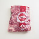 【内容(量)】仔羊肩ロース（ラム・チャックロール）約1.5kg 【原材料(産地)】羊肉（オーストラリア） 【賞味期限】冷凍保存で2ヶ月オーストラリア仔羊の肩ロースです。オーストラリアの羊はもともと羊毛が目的で発展してきましたが、肉質の優れた種と交配させ産肉性を高め、良質で締まりの良い交配種へと育て上げてきました。ロースの芯も太く、脂もしっかり乗っており、味わいの濃いラムです。この肩ロース部分はは、ローストやステーキなどにおすすめです。 商品形態 パック入りです。