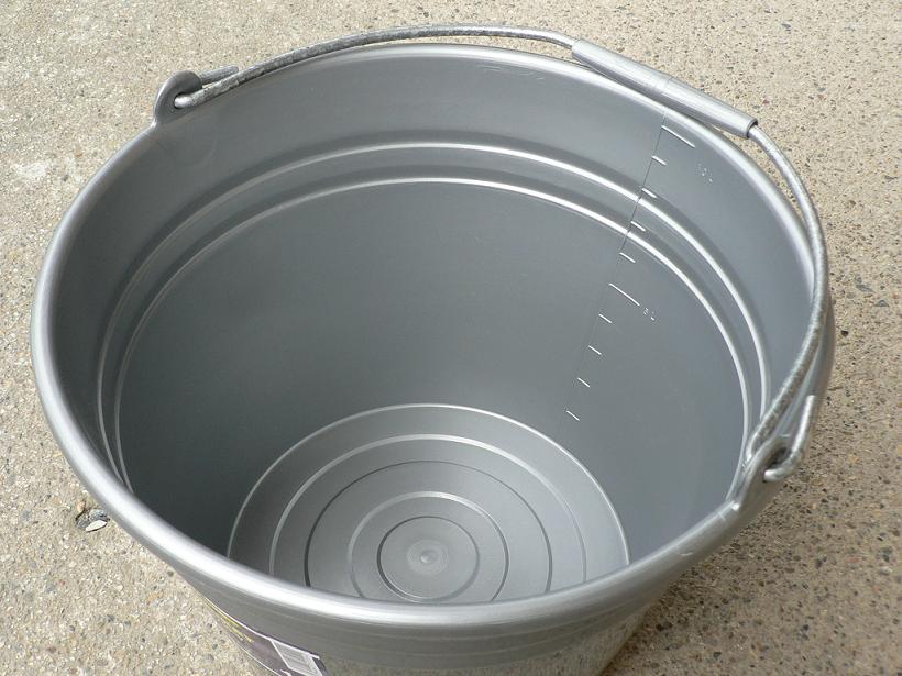 ■軟質 シルバーバケツ 10L 目盛付 割れにくく丈夫で長持ち 便利