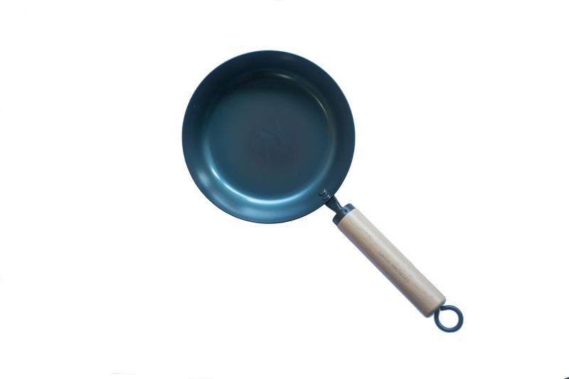 使いこむほどに育つ鉄フライパン �