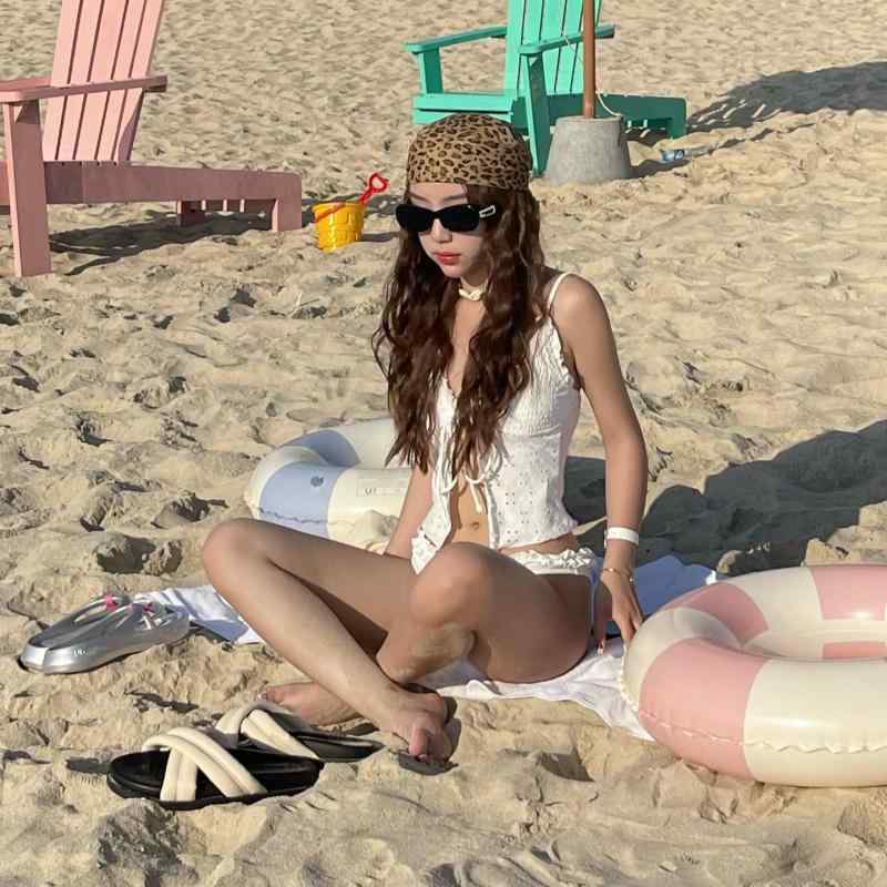 レディース ガーリー 水着 ビキニ 欧米の 2025年 女性用 水着 美しく 魅惑的 三点 スリット ビキニ 美 白 欲 温泉