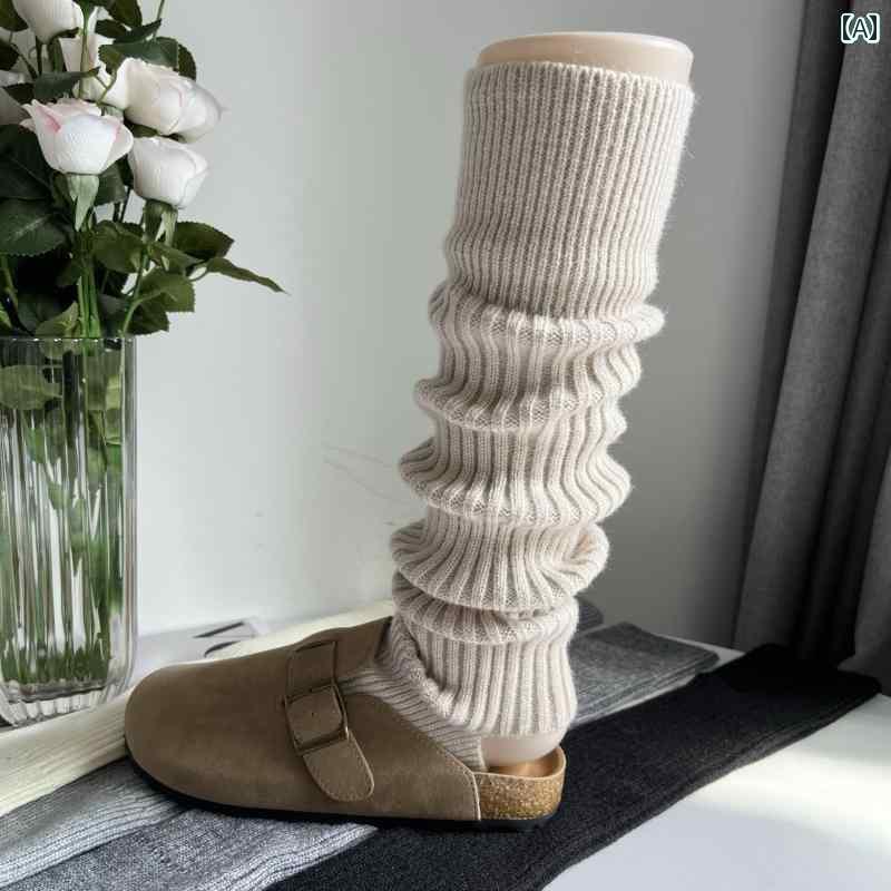 レッグ ウォーマー レディース な ライトベージュの ソックス。 女性用。 秋冬用。 厚手で 暖かい。 レトロ ミルキーホワイトの ニット レッグカバー 膝 パッド。