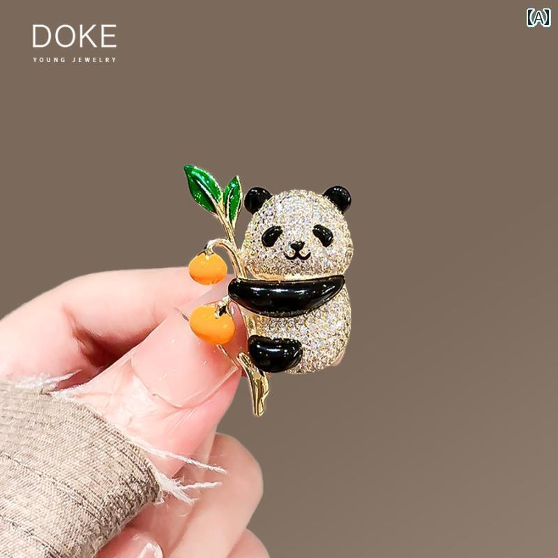 ブローチ アクセサリー 柿 如意 竹 葉 レッサーパンダ ブローチ 高級 女性用 キュートで 精巧 ピン 服 ..