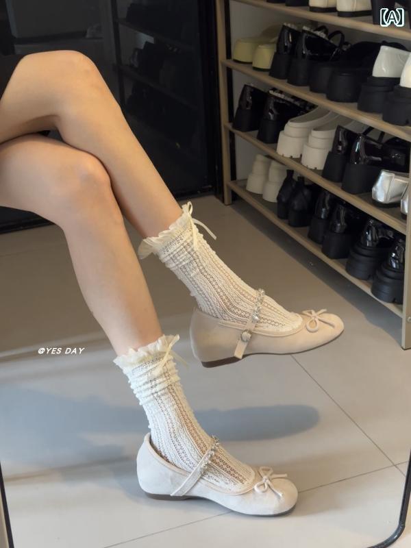 バレエ スタイル シューズ レトロ 丸い つま先 ラインストーンの 蝶 結びが アクセントに なった メリージェーン シューズ。 2025夏の の 浅い 履き 口の バレエ