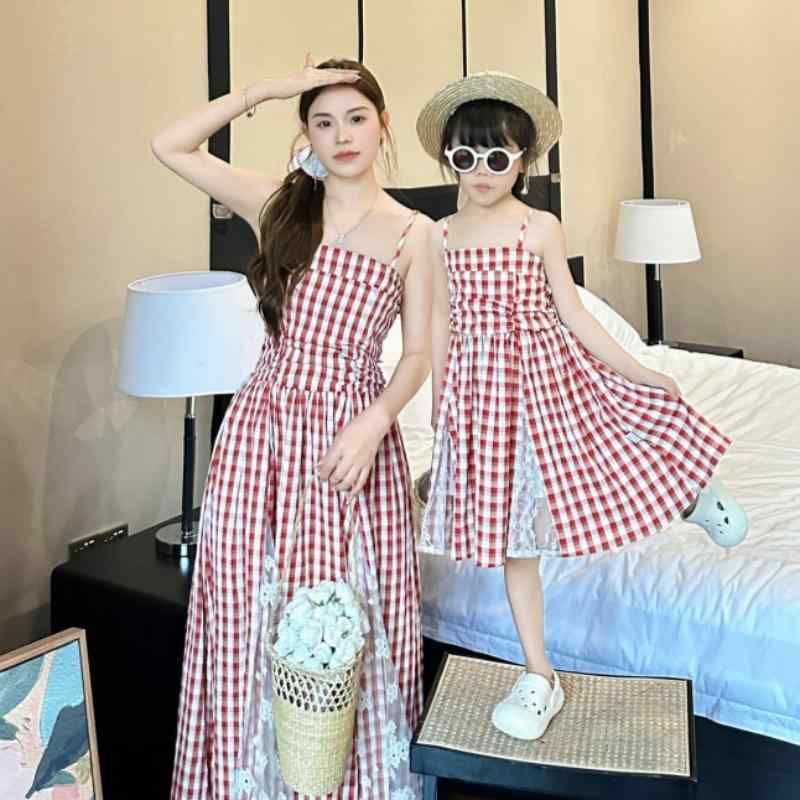 お揃い ファッション コーデ ペアルック カジュアル 2025夏の 海辺の 三 亜の 休暇 ビーチ ファミリー 34ヶ月の 高級 親子 衣装 ドレス Tシャツ