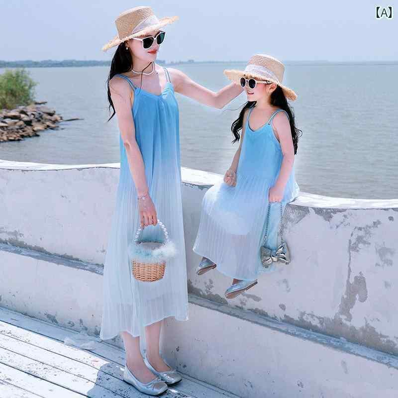 お揃い ファッション コーデ ペアルック カジュアル 3人 家族の 親子の 服装 2025 夏の 海辺の 休暇 グ..