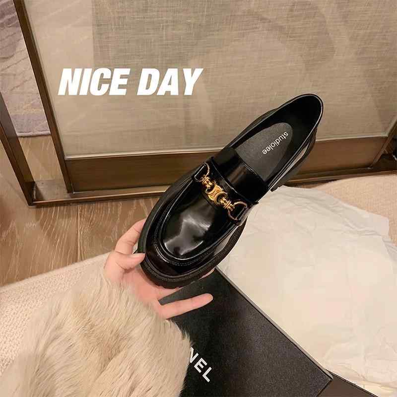 カジュアルローファー 革 価格 春秋 黒 英国 風 ラウンドトゥ 厚底 ヒール ローファー レディー スス モール レザーシューズ