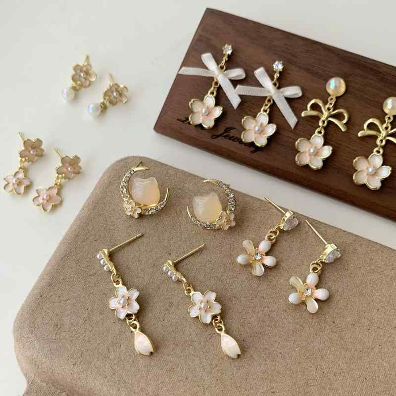 Black Pearl - レディース イヤリング ピンク 桜花 花モチーフ 春 かわいい 高級感 シルバー 気質 百搭 耳飾り アクセサリー 花柄 女性用 春物 軽やか 華やか