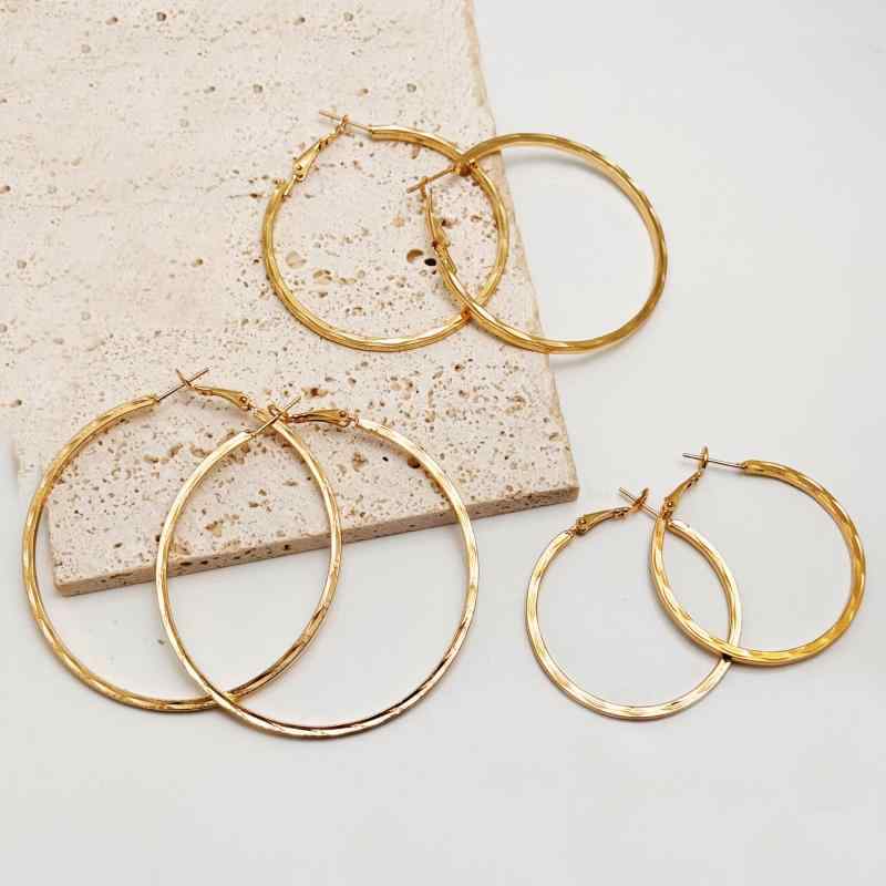 Freshwater Pearl - イヤリング 女性用 大ぶり 円型 シンプル デザイン 個性派 クール スタイル 上品 アクセサリー モダン 耳飾り