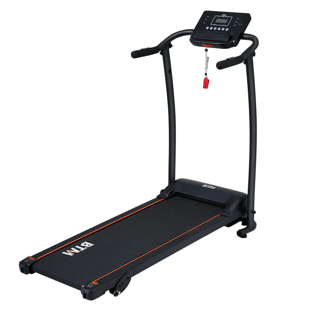 【商品詳細】【セールスポイント】【1~10km/hでスピード自由自在】これ一台で、ゆっくりウォーキングからハードなランニングまで！家族でシェアもオススメ!!1km リハビリ・軽めのお散歩に5km　ちょっと早歩きに7km　ジョギングに10km　ハードなランニングに【1000×350mmのワイドな走行面】余裕な走行面でランニングでも安心です。幅広いサイドステップ休憩したい時などに便利な約5cmの幅広いサイドステップ。【傾斜角度3段階】傾斜角度をつけてより多くのカロリーが消費できます。平坦に近い形から3段階の傾斜角度の調節か行えます。1段階目：約0.5°2段階目：約3.5°3段階目：約5.5°【超静音モーター】負荷の少ないモーター研究を重ねた結果、静音化を実現!!【心拍数計測機能】グリップセンサーが自動で心拍数を計測し、画面に表示します。自分だけでは気づけない体の変化を把握できる。＊計測数はあくまでも目安です。医学的根拠のあるものではございません。【スマート収納】折りたたんで収納できるスマート設計。使わない時は部屋の隅に収納できます。移動用キャスター付き 女性でもカンタンに移動できます。【操作簡単なパネル】シンプルなデザインの操作パネルで、必要な機能がすべて揃っています。使いやすく、直感的に操作できます。【3種類のモード設定】時間達成目標モード 5-99分の間で設定可能（初期設定15分） 距離達成目標モード 1-99の間で設定可能（初期設定1km） カロリー消費目標モード 10-990Kalの間で設定可能（初期設定50kal） ＊時間・距離・消費カロリーの数値は目安です。消費カロリーの数値は医学的根拠のあるものではございません。【12種類のプログラム設定 】設定した時間内で速度が自動的に切り替わるプログラムを搭載。どんなトレーニングをしたらいいのかわからない方も、同じトレーニングに飽きてしまった方も楽しめます。※マスの高さでスピードを表示【価格以上の充実した機能】音楽再生可能♪AUXコードで音楽再生可能。スピーカーも内蔵。AUXケーブル付属！※ANDROIDシステムに限られています。モバイルスペーススマホ・タブレットホルダー搭載、動画を見ながら走れる。運動時間を楽しく過ごせます。小物置きスペースが付いています。スマホや鍵など、必要なものを手軽に置けて、運動中も安心です。【材質】Aluminium【サイズ】129 x 64.5 x 23.5 cm【重量】27 kg