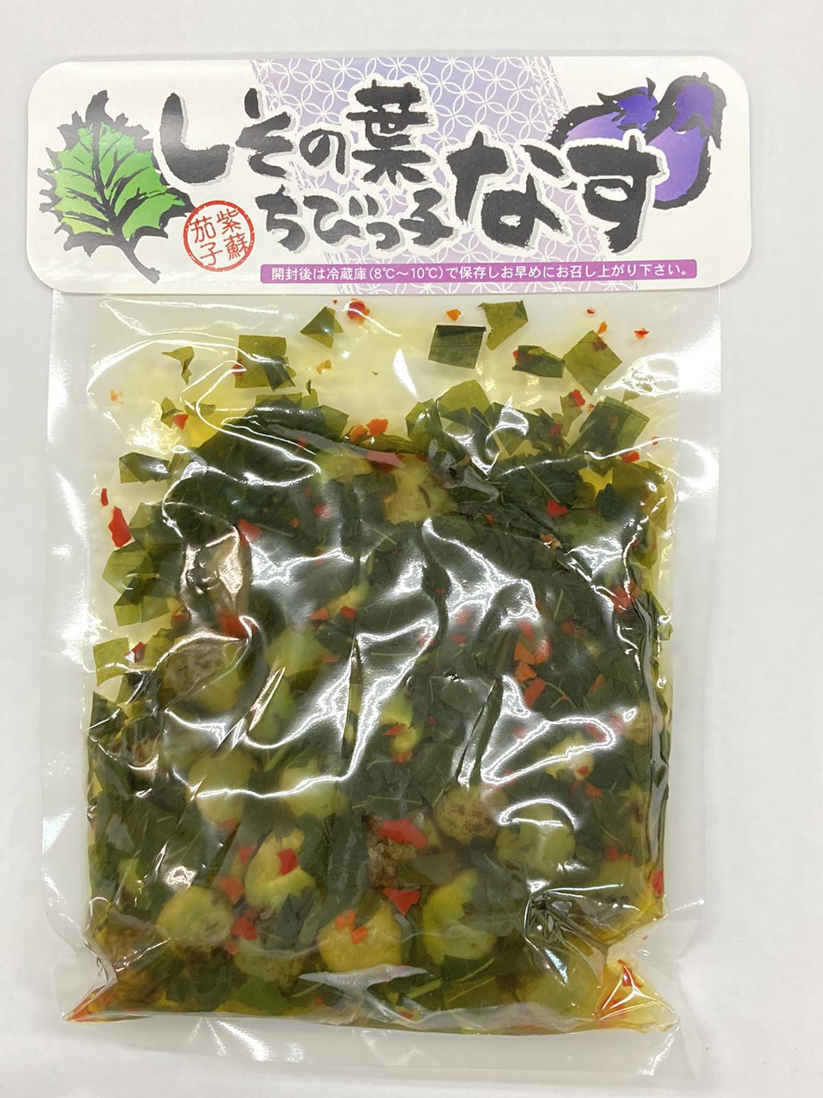 製品仕様 商品名 しその葉ちびっ子なす 名称 惣菜（しその葉ちびっ子なす） 内容量 260g 賞味期限 製造から1年 保存方法 直射日光をさけ、常温にて保存して下さい 原材料/商品内容 小なす、ぶどう糖果糖液糖、しその葉、水飴、アミノ酸液、食塩、鰹だし、唐辛子/調味料（アミノ酸等）、ソルビット、香料、酸味料、乳酸Ca、甘味料（ステビア）、酸化防止剤（V．C）、着色料（黄4、銅葉緑素）、漂白剤（亜硫酸塩）、（一部に小麦・大豆・ゼラチンを含む） 取扱上の注意 本製品はえび・かに・小麦・そば・卵・乳成分・落花生を使用した設備で製造しています。開封後は冷蔵庫（8℃〜10℃）で保存しお早めにお召し上がりください。 栄養成分表示（100gあたり　推定値） エネルギー47kcal　たんぱく質3.3g　脂質0.2g　炭水化物7.9g　食塩相当量2.5g