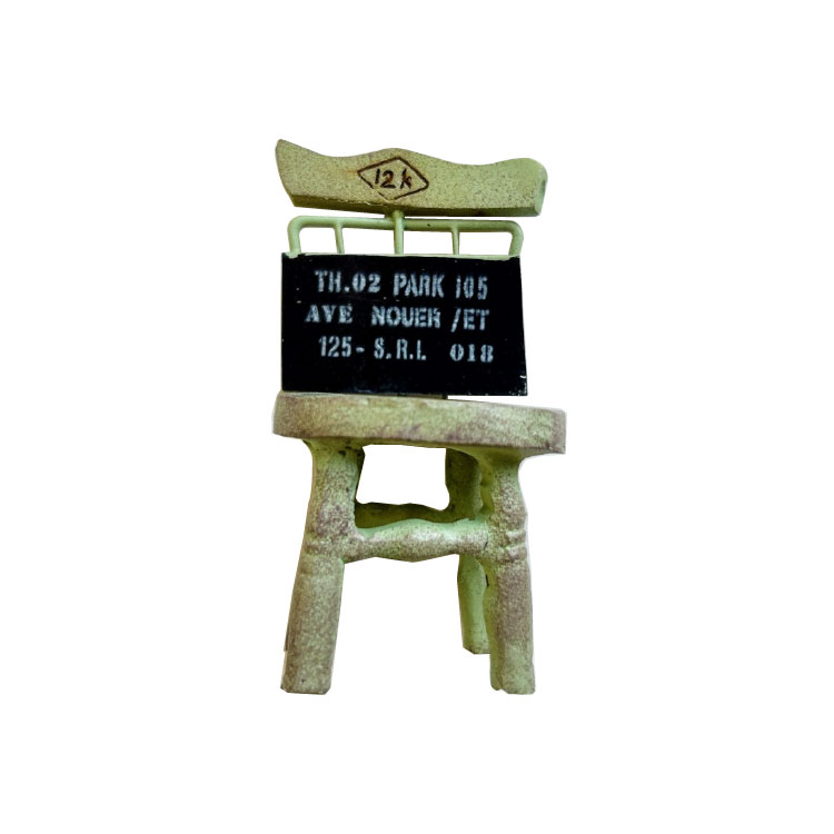 おしゃれ ガーデンオブジェ UN647 W43mm x D40mm x H70mm