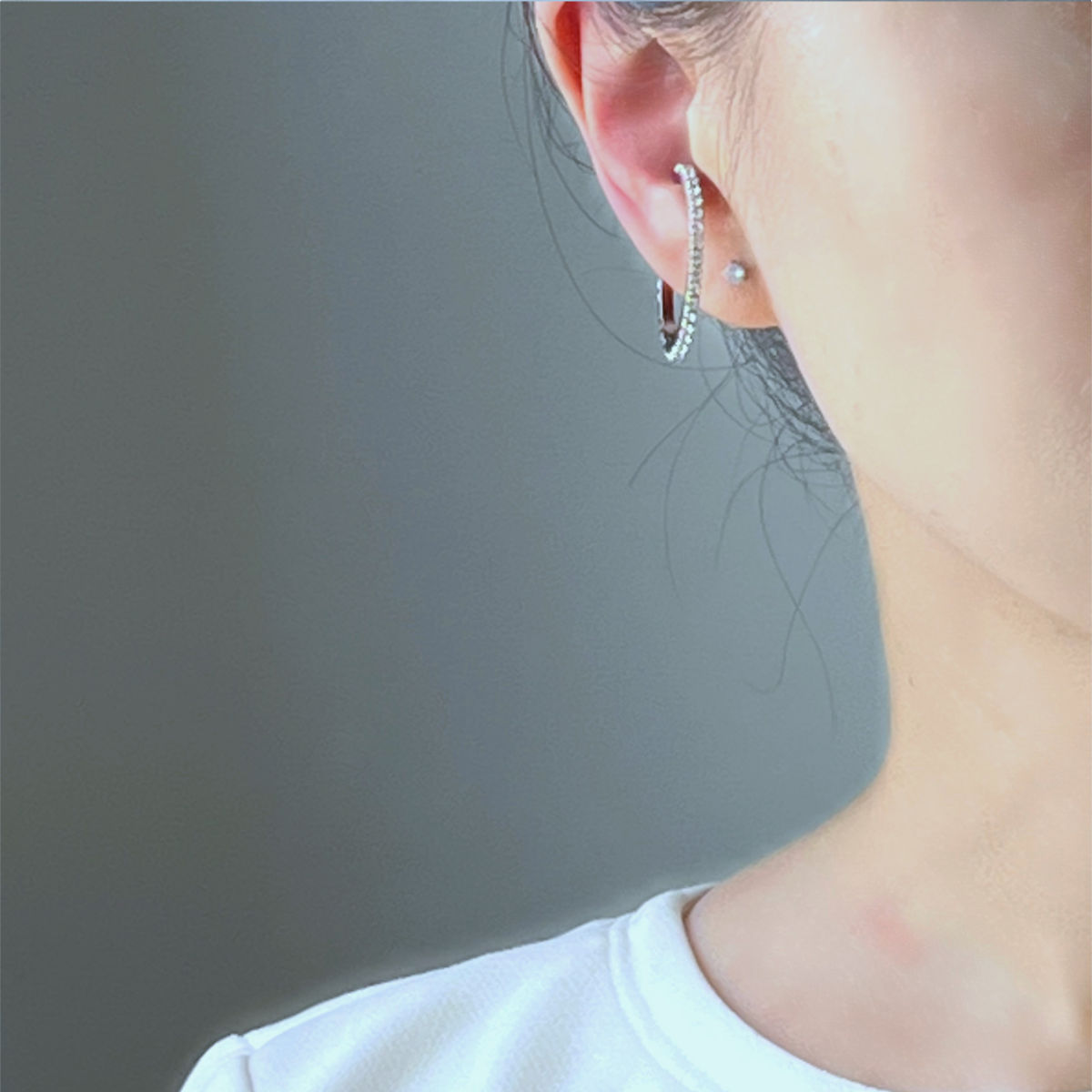 イヤーカフ シルバー クリスタル 女性 片耳 人気 フープ 大ぶり 大きめ イヤカフ イヤーカフス メンズ レディース ノンホール 大人 かわいい アクセサリー...